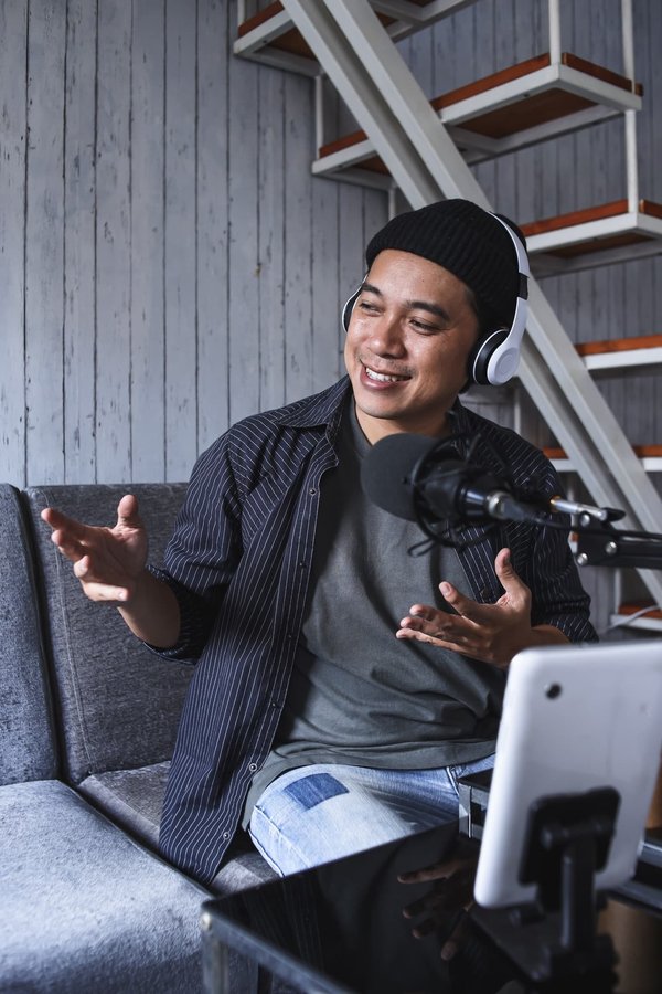 How Can Small Businesses Use Podcasts for Marketing and Branding?