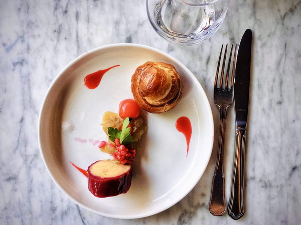 Can You Create a Gourmet Caramelized Onion and Gruyere Tart with Thyme?