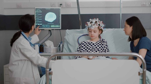 How Are Smart Glasses Evolving in the Field of Augmented Reality?